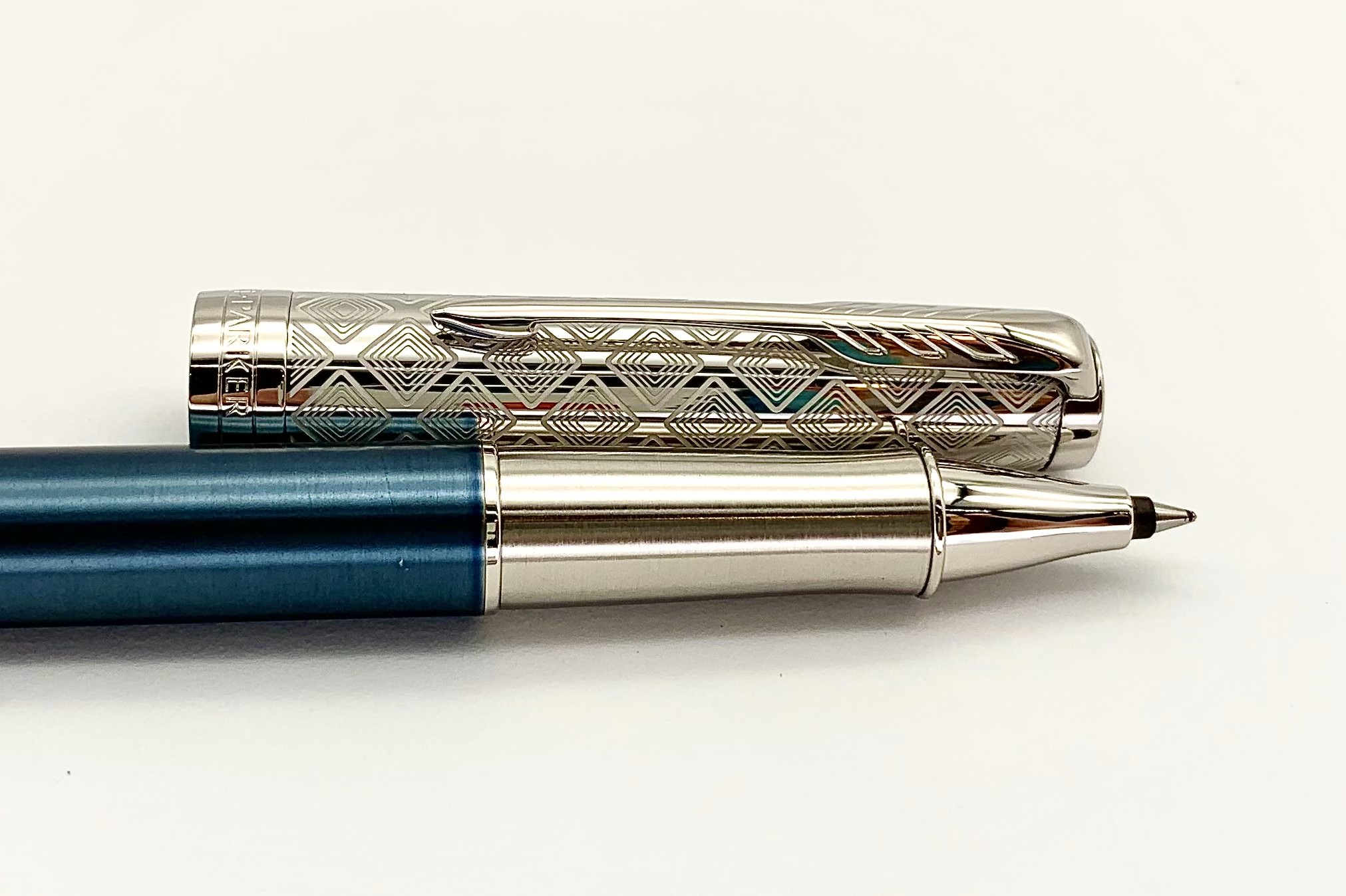 ParkerSonnetMetalAndBlueLacquerRollerBallPen_g